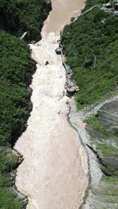 香格里拉虎跳峡航拍风光