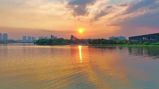 东莞松山湖航拍夕阳中的松山湖落日