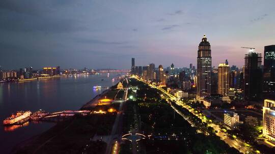 4K武汉汉口江滩傍晚时分城市风光视频素材模板下载