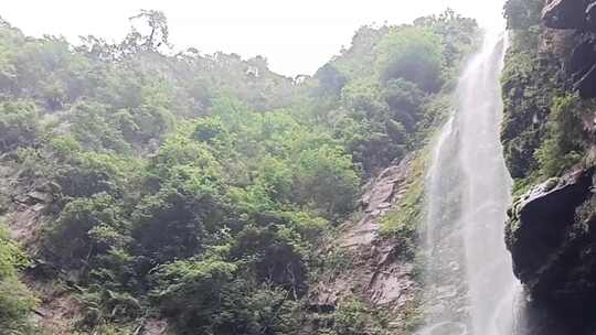 桂林荔浦天河瀑布风景区自然形成的天河瀑布