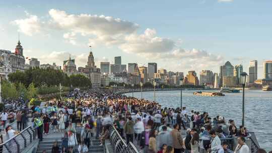 上海外滩海关大楼城市风光建筑国庆人流延时