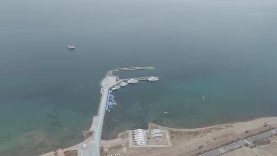 青海青海湖景区轮船码头航拍4K视频