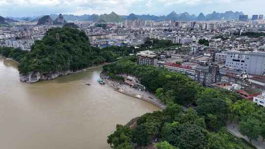 桂林夏季暴雨洪水后漓江