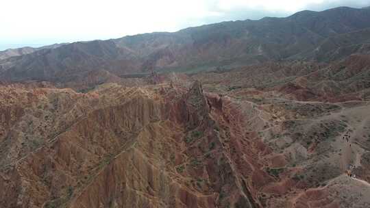 空中平移穿过吉尔吉斯斯坦童话峡谷斯卡兹卡