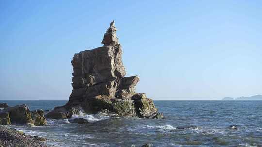 海浪拍打岩石 海浪拍打礁石 浪翻滚