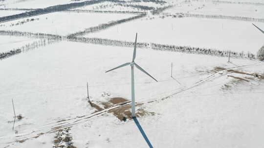 航拍大庆市杜尔伯特县冬季雪地中的风力发电