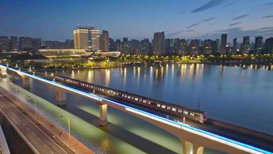 航拍浐灞公路桥地铁夜景