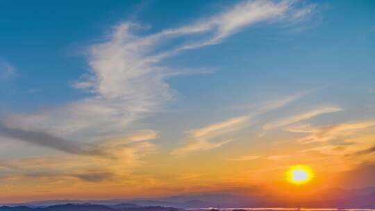 夏季傍晚群山日落夕阳晚霞航拍