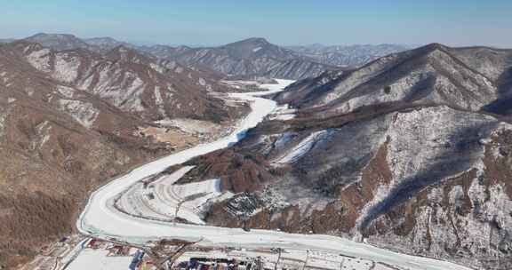 青山沟冬季蜿蜒浑江航拍