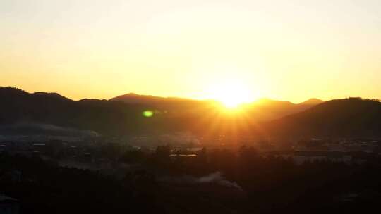 远山日落晚霞延时黄昏夕阳山峰日落太阳下山