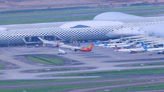 深圳机场起飞的海南航空客机