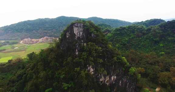 山峰航拍，环绕