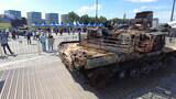 在莫斯科展示的缴获美制M1A1主战坦克高清在线视频素材下载