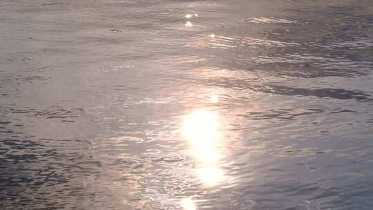 夕阳照射在湖水波光粼粼空镜视频素材模板下载