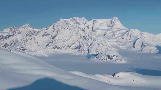 航拍新疆大雪山云雾缭绕雪景旅游