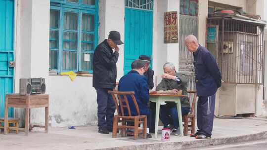 下棋老年人下棋晚年生活老街巷老人养老康养