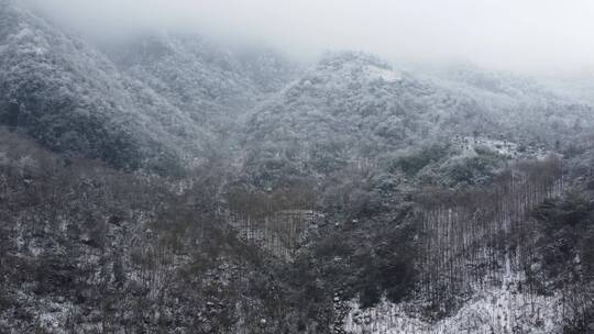 山上雪景航拍