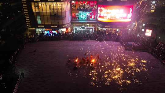 传统非遗打铁花表演跨年夜春节徐州弘阳广场