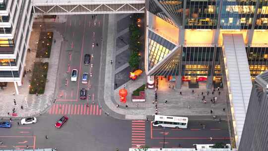 航拍夜景中灯火通明的城市建筑