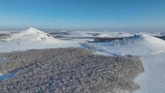 大兴安岭丘陵山地寒冬雪景