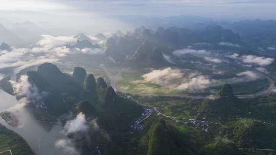 桂林漓江山水青山绿水云海大山延时航拍