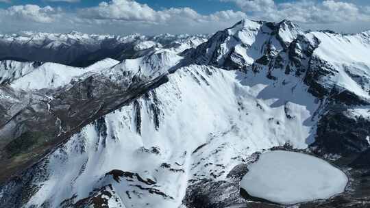 四川甘孜沙徳镇观德结湖雪山航拍