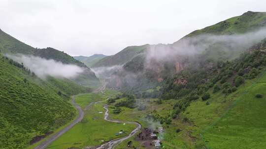 阿坝甘南风光草原石山地貌云海美丽环境航拍