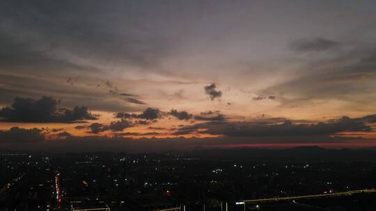 朝霞 晚霞 夕阳 天空 火烧云 城市 云层翻滚