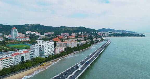 沿海边公路航拍海滨城市厦门