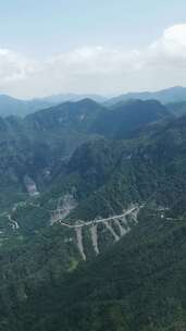 竖版航拍湖北神农架天燕景区4A景区