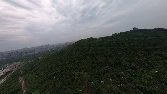 穿越机航拍无锡山飞山山上风景