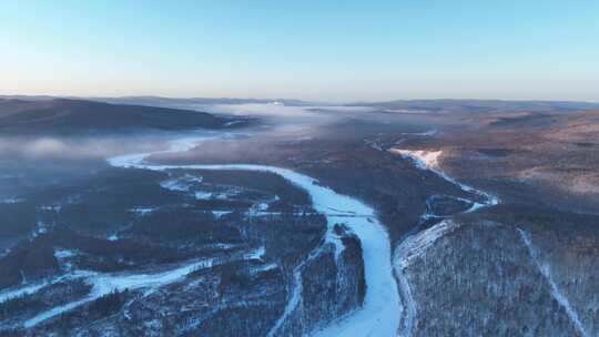 大兴安岭林海雪原黎明冰河冻雾