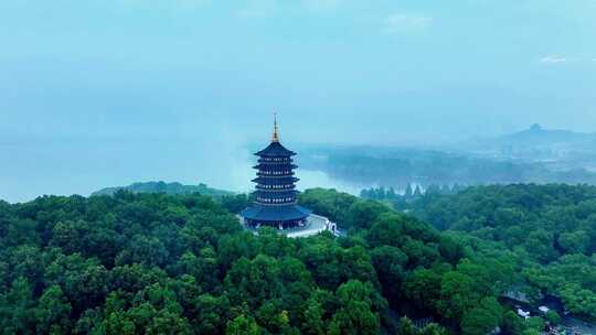 航拍西湖清晨云雾雨景