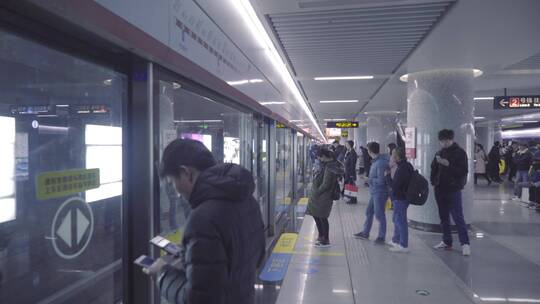 地铁人流延时 -4K地铁人群脚步视频素材模板下载