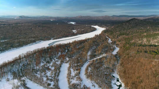 冬季河流森林雪地