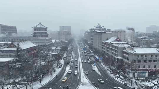 航拍陕西省西安市冬季街道大雪景观