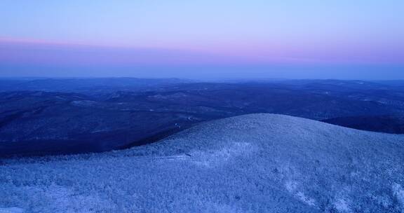 航拍大兴安岭原始森林黎明冰雪风光