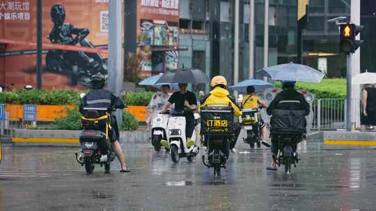 升格雨天的外卖小哥