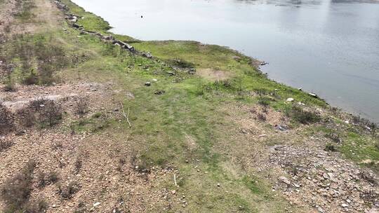 波光粼粼水面清澈河水阳光溪流水面河面湖面