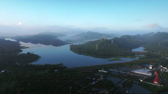 4k乡村平流雾日出山峰云海光线朝阳航拍