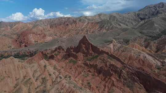 吉尔吉斯斯坦斯卡兹卡童话峡谷崎岖的红色岩