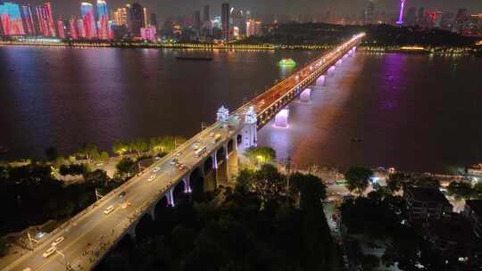 湖北黄鹤楼公园武汉长江大桥夜晚夜景航拍车视频素材模板下载