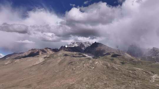 西藏亚东县卓木拉日雪山