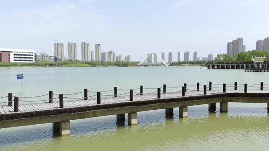 美丽湖畔空镜头，小桥流水