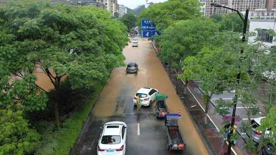 2024年6月下旬黄山市暴雨后洪水来袭