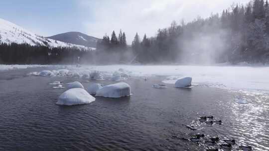 冬季喀纳斯晨雾雪蘑菇雾凇冰河野鸭雪山森林