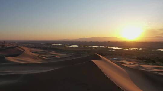 沙漠沙丘日出航拍视频