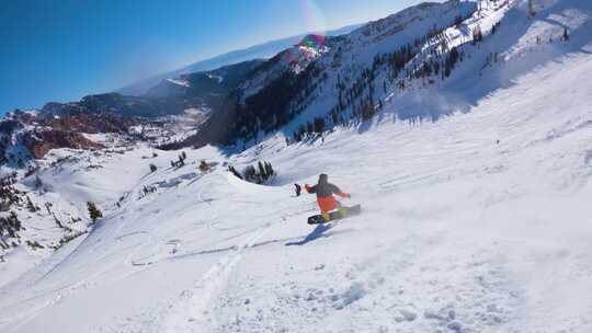 第一视角滑雪户外滑雪高山滑雪阳光蓝天白云视频素材模板下载