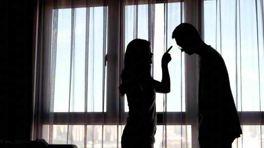 夫妻情侣矛盾吵架家庭暴力