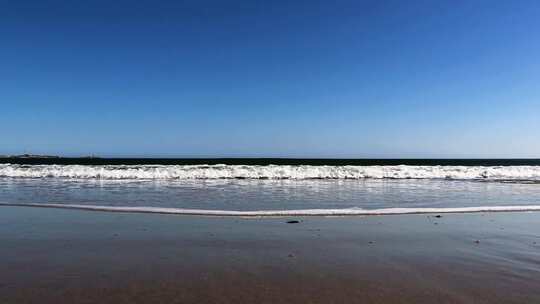 海滩海浪蓝天全景